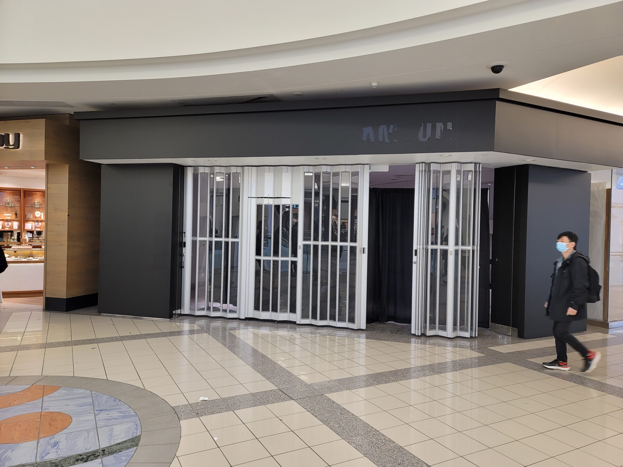 Cocomolo storefront at Metrotown before the work